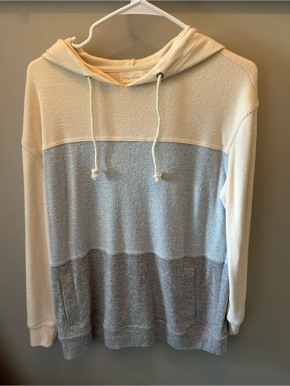 Melloday Colorblock Hooded Sweater in Cream and Gray